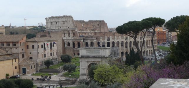 Forum Romanum in Rom mit Colosseum