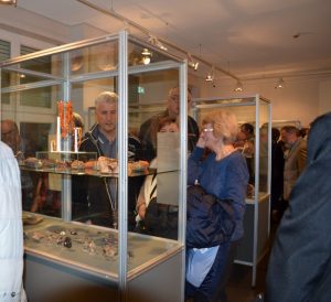 Ausstellung „Faszination Sammeln - 40 Jahre Fachgruppe Geologie-Mineralogie Cottbus“, Oktober 2016. Foto Iris Zachow.